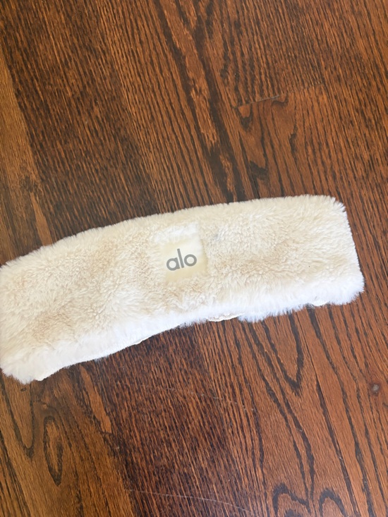 ALO Yoga Accessories - ALO Yoga Cream Fuzzy Headband